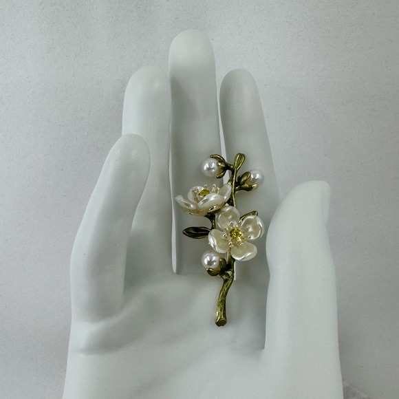 3/$20 Pearlescent 3D Cherry Blossom Pin Brooch - Picture 7 of 10